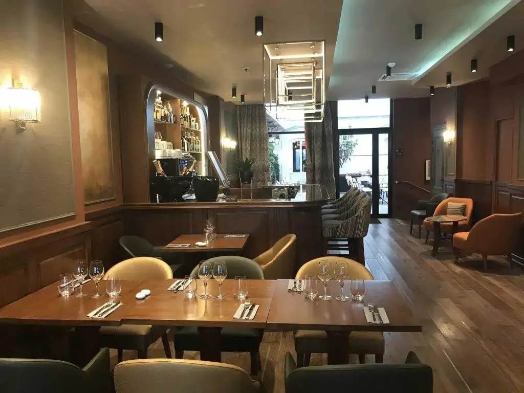 MomArt Hotel