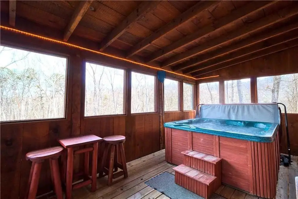 Chubby and Cubbys Den - Three Bedroom Cabin