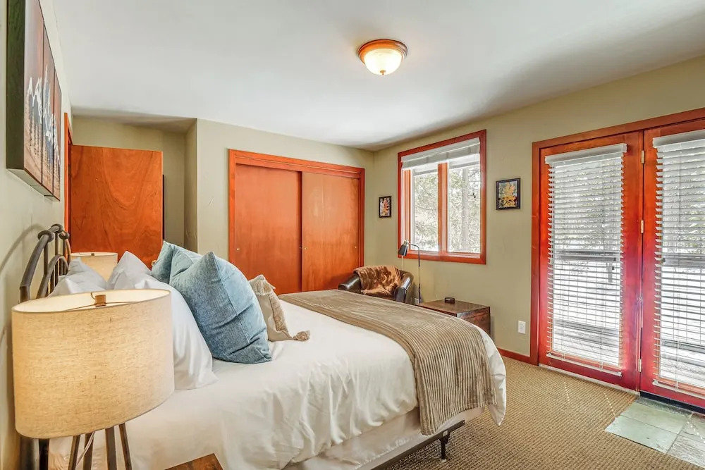 Downtown Frisco Townhome ~ 1 Mi to Lake Dillon!