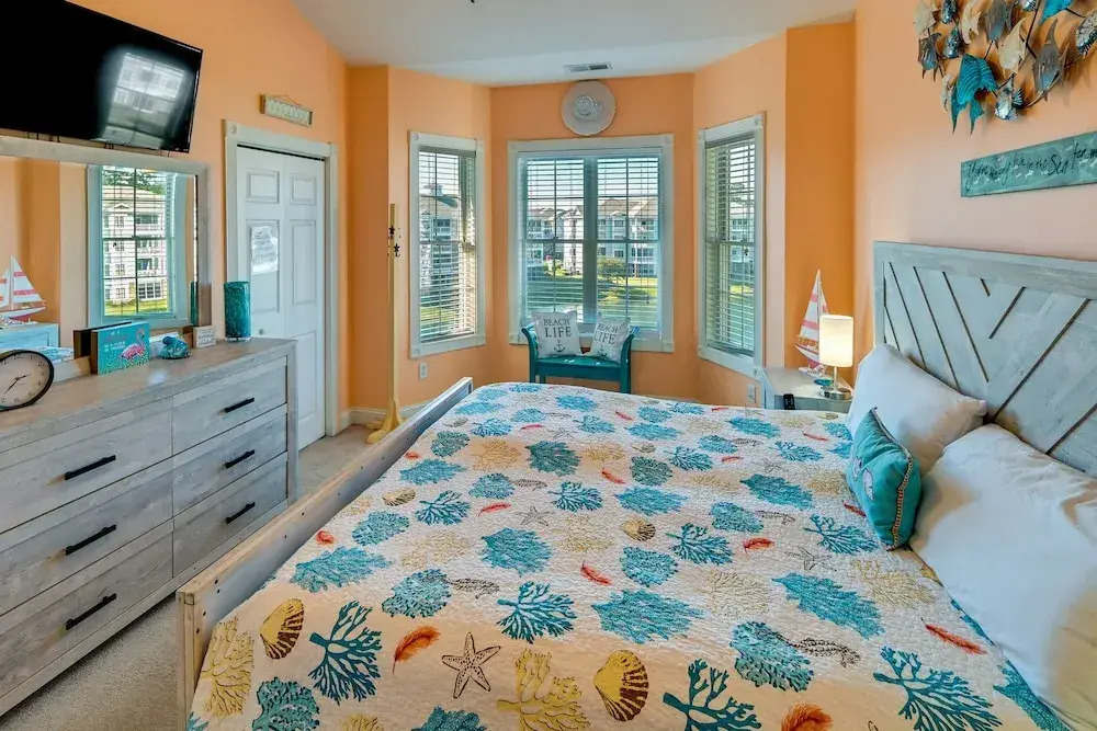 Pool Access & Balcony: Modern Myrtle Beach Condo