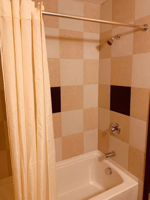 Motor City Inn & Suites
