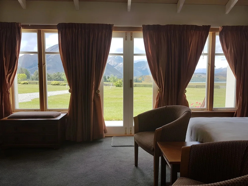 Grasmere High Country Bed & Breakfast Lodge