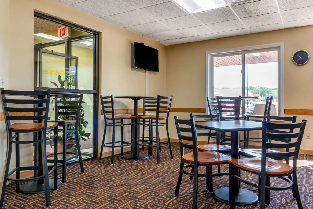Coratel Inn and Suites By Jasper River Falls
