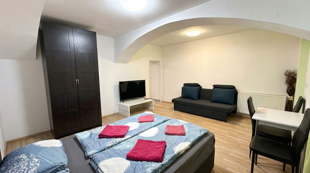Beautiful 1BR Apartment Near Prater Park