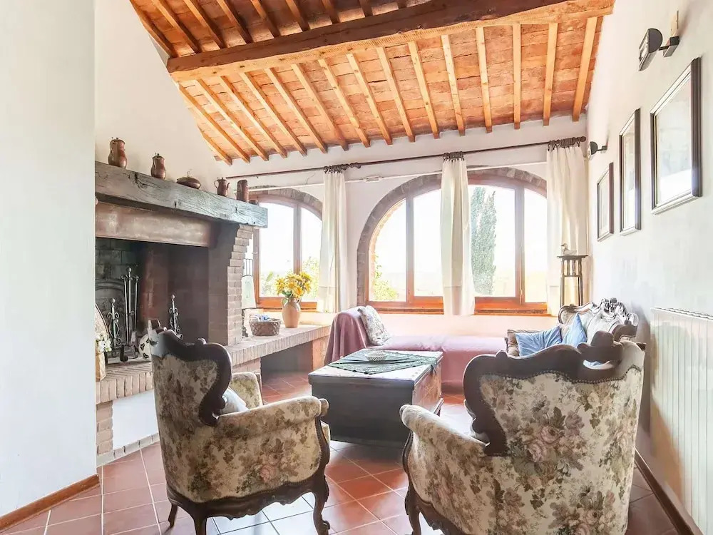Scenic Farmhouse in Peccioli with Swimming Pool near Lakes