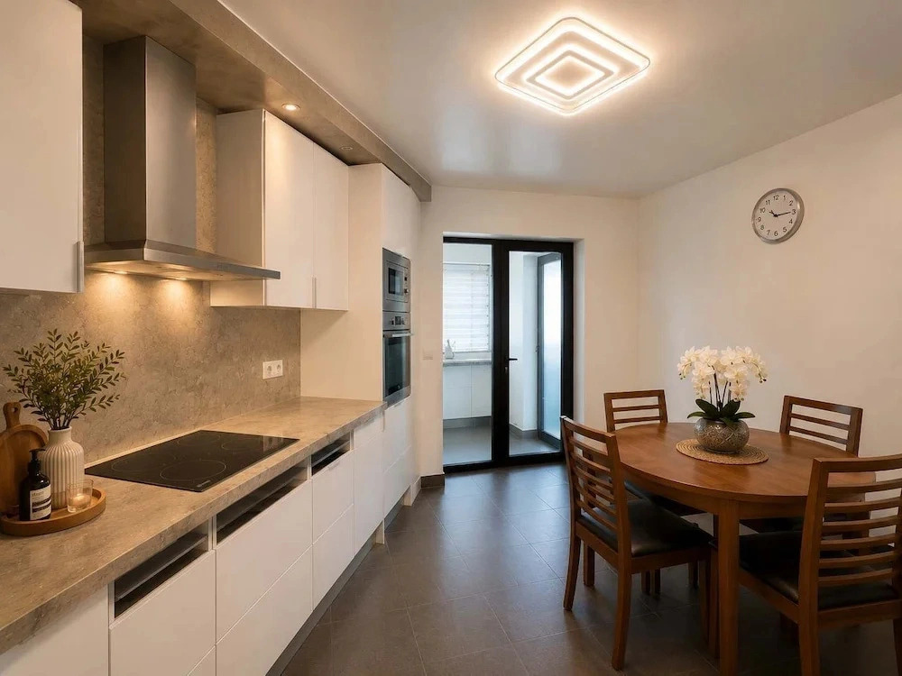 Hillside Elegance Apartment