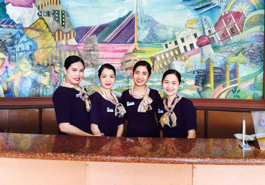Crown Royale Hotel