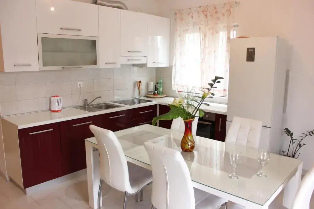 Apartment Maras