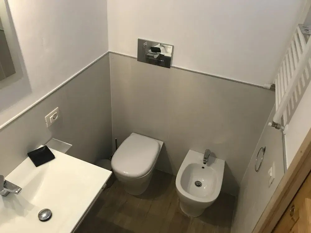 Decadracma rooms