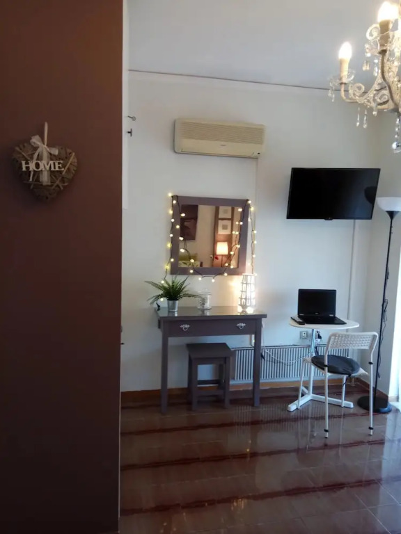 Top Floor Cozy Apartment near Beach