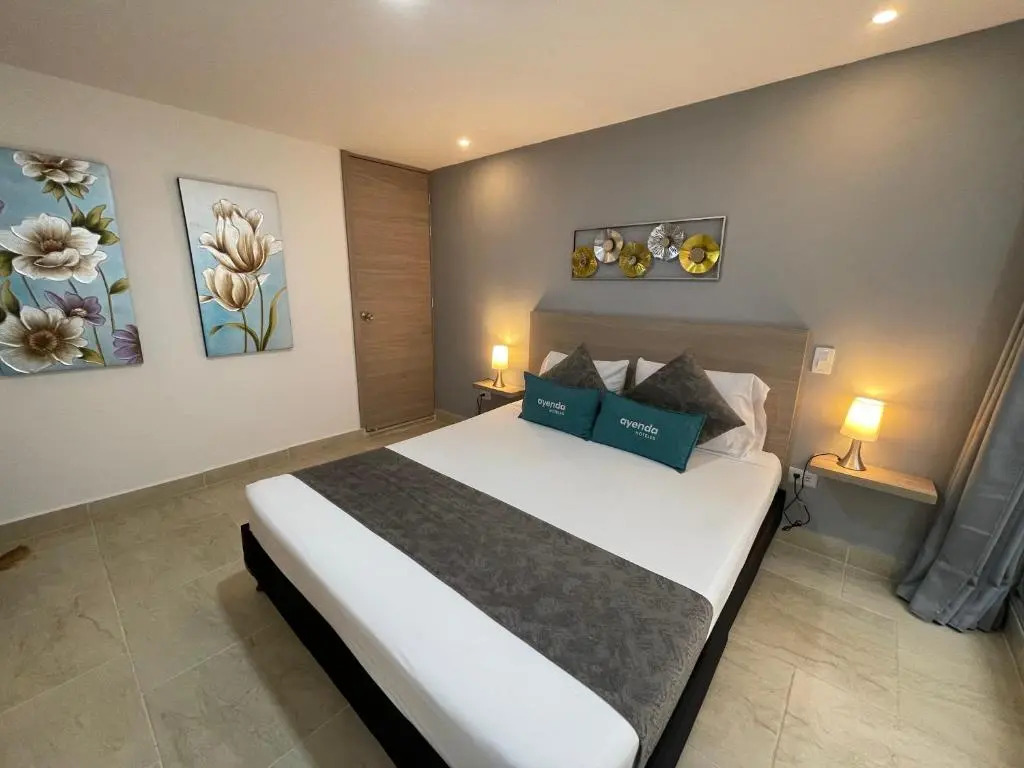 Hotel 12 Nights