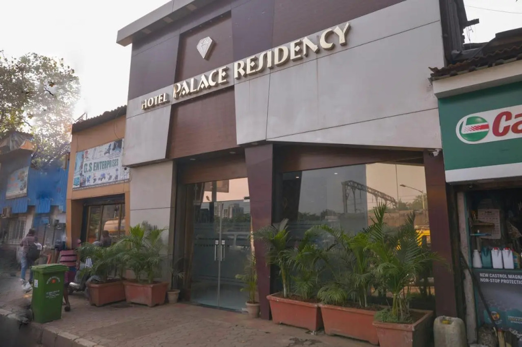 Hotel Palace Residency near Lokmanya Tilak Terminus