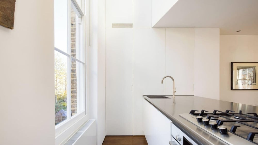 Bellevue Notting Hill 2 Bed by Holland Park