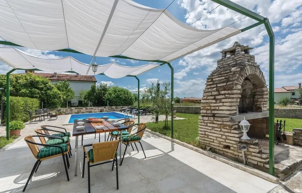 Nice Home in Brtonigla With Wifi and 3 Bedrooms