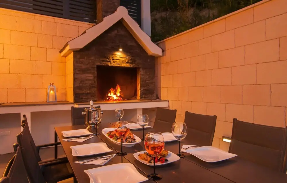 Amazing Home in Podstrana With 5 Bedrooms, Wifi and Outdoor Swimming Pool