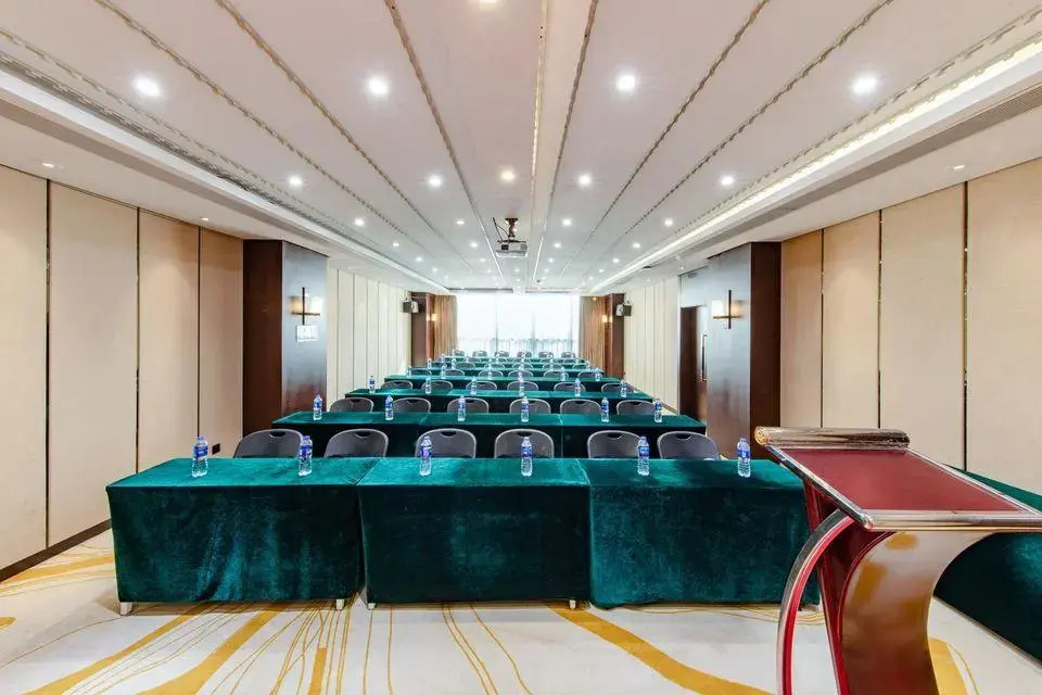 Fancy Hotel (Shenzhen Bantian, Guangyayuan Subway Station)