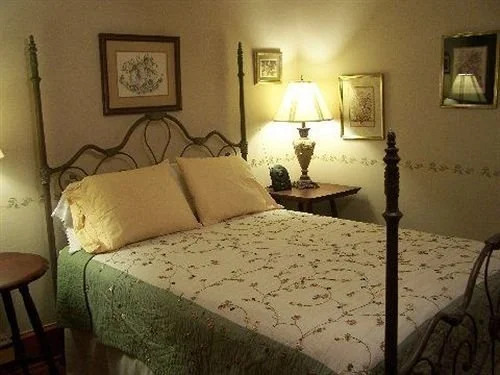 Corner Oak Manor
