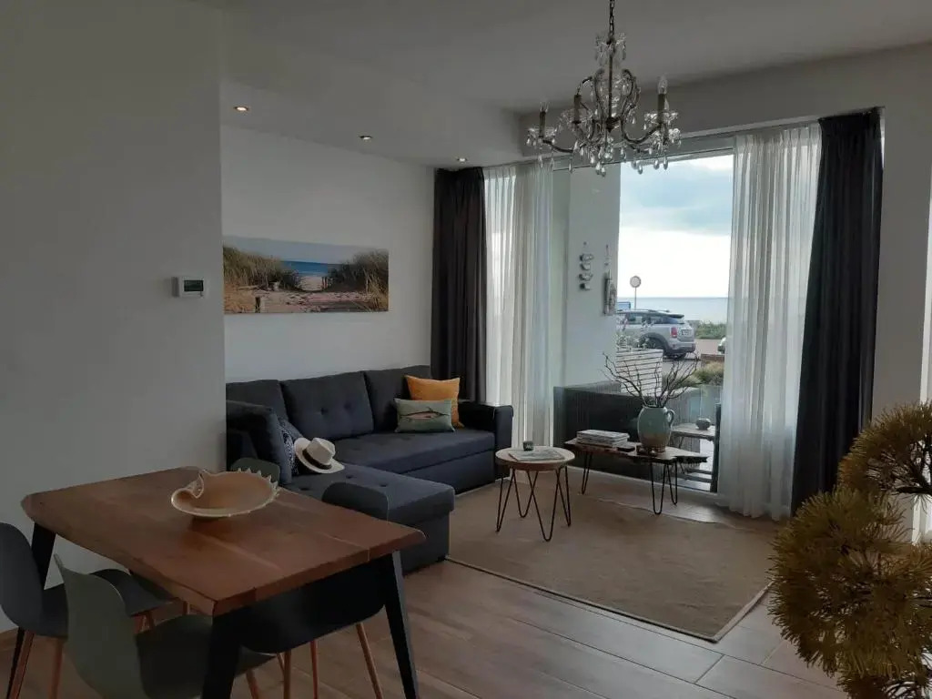 Bennys Beach House 1