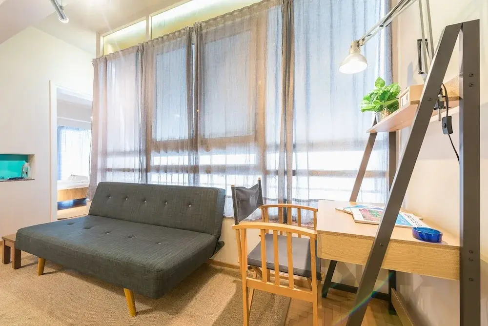 Bright 2 Bed Apartment by Cloudkeys