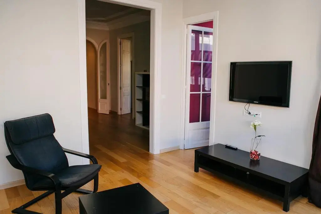 Cozy Apartment Near Sagrada Familia 21B