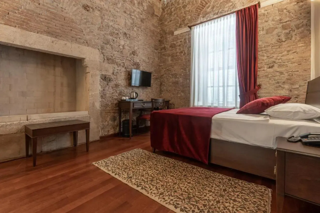Giges King Hotel