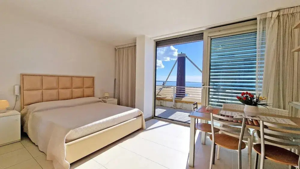 Penthouse Le Vele Sea View 2 Sleeps Air-conditioned