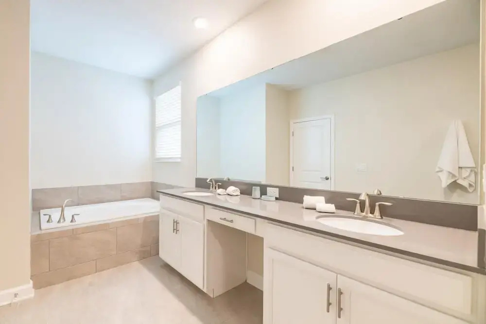 5BR Themed Home - Private Pool Prime Location