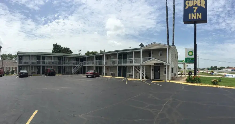 Super 7 Inn