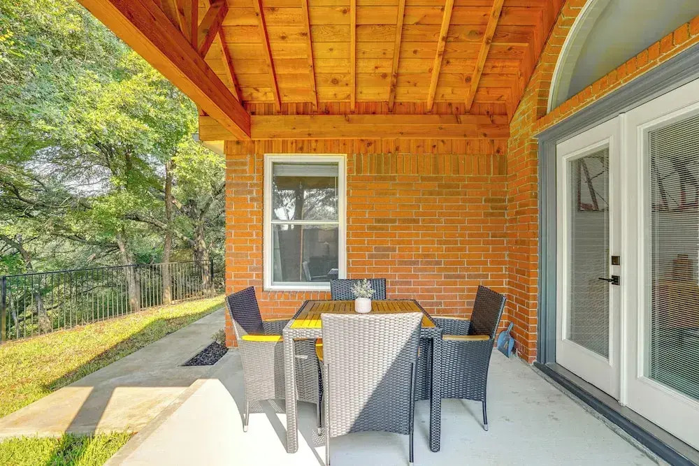 2 Living Areas, Fireplace! Gem 11 Mi to Fort Worth