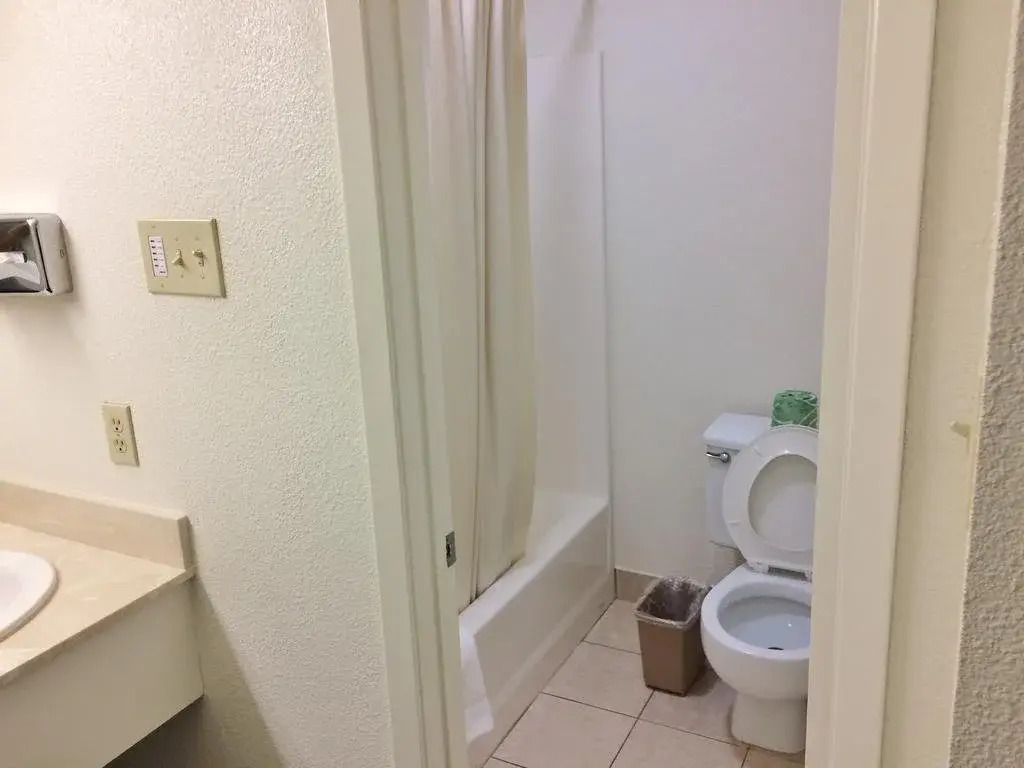 Travel Inn & Suites