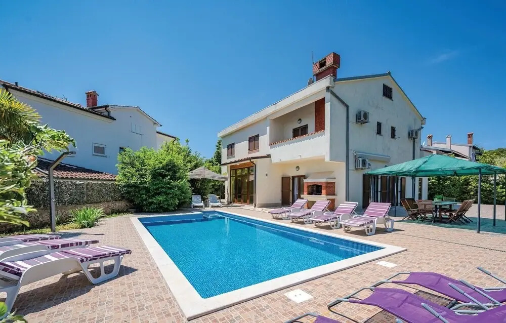 Awesome Home in Rovinj With Wifi and 6 Bedrooms