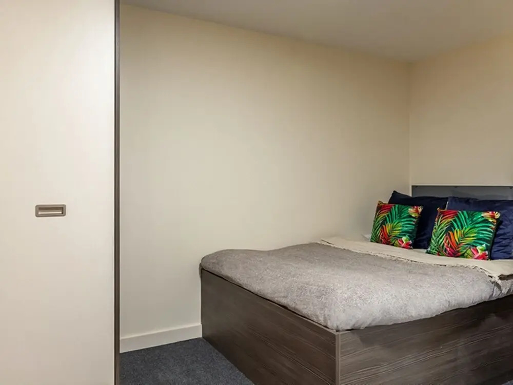 Rooms & Studios for STUDENTS Only BOLTON