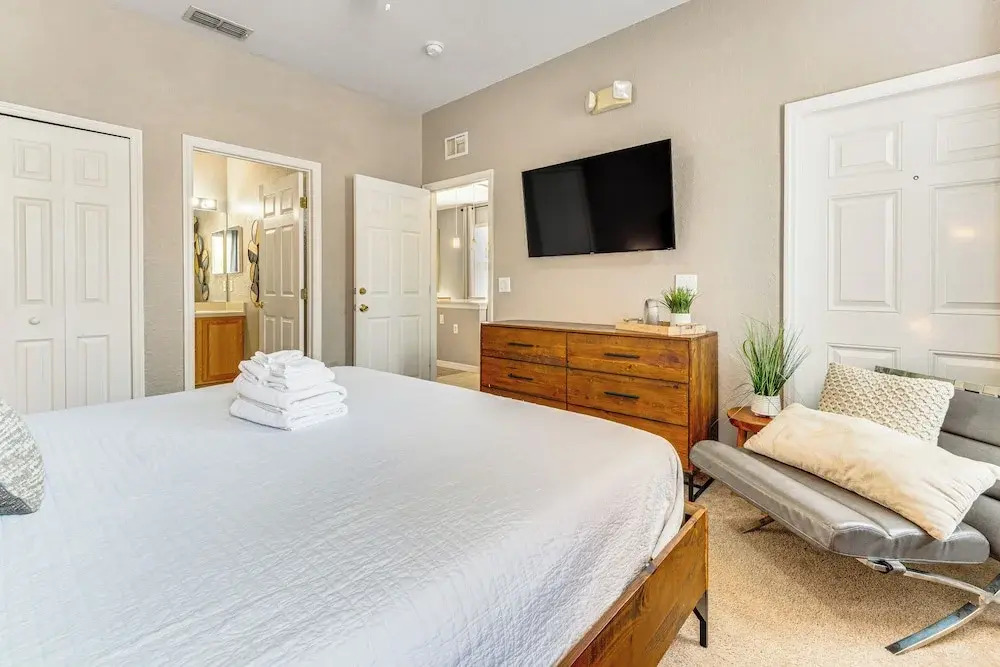 9 Mi to Wdw: Townhouse w/ Balcony in Davenport!