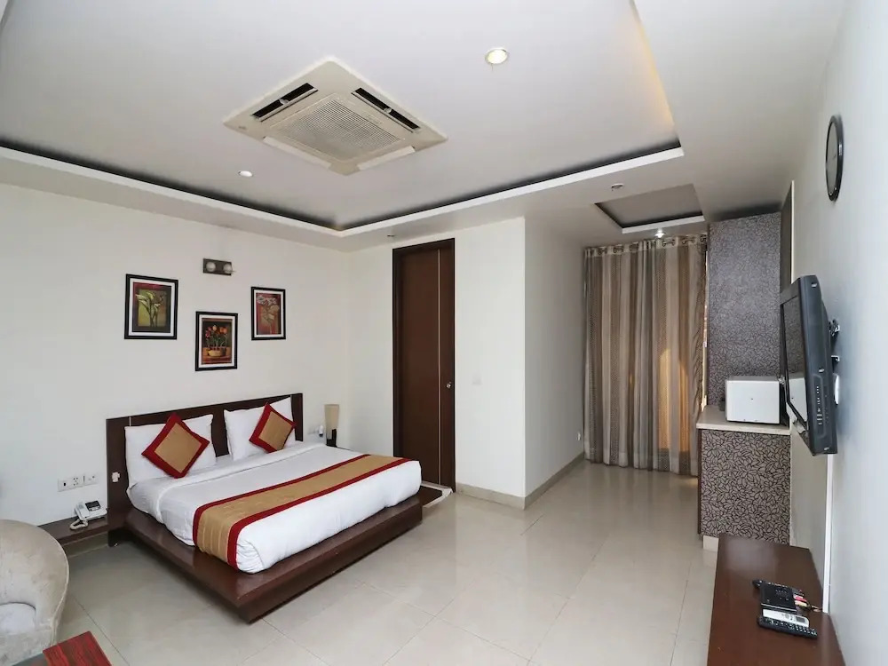 The Empire Corporate Villa Hotel Sector 29 near Fortis and Max Hospitals,Huda City Metros Station