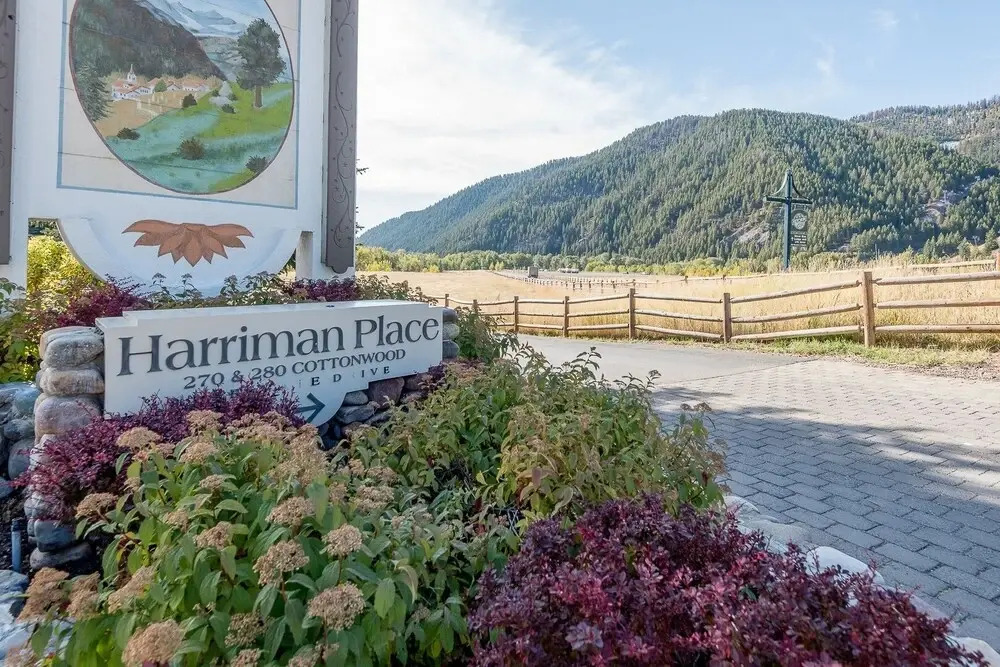 Harriman Townhome 5 - 3 Br Condo