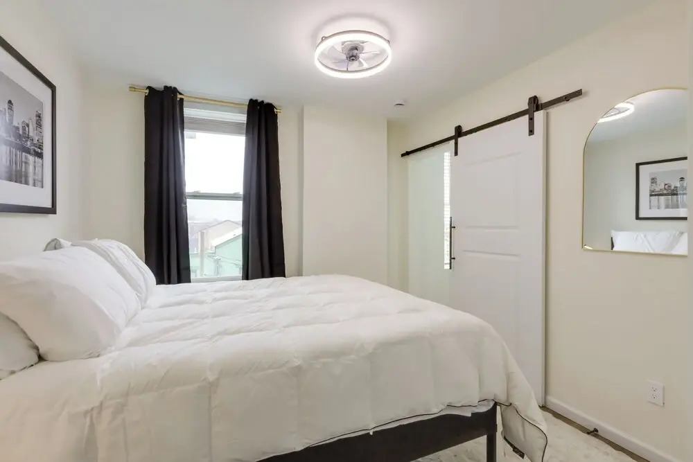 1 Mi to University of Cincinnati: 3rd-floor Condo!