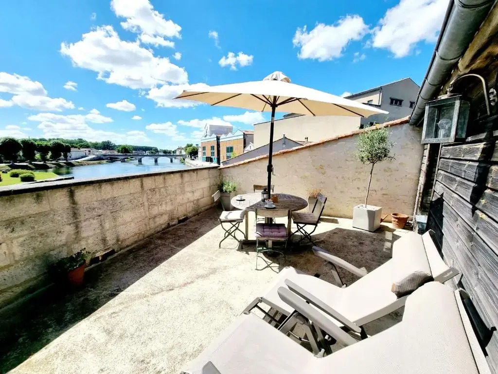 QUAI 3 loft moderne et lumineux les pieds dans l'eau