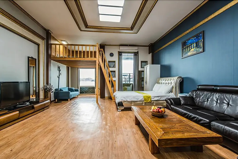 Yeosu White Village Pension