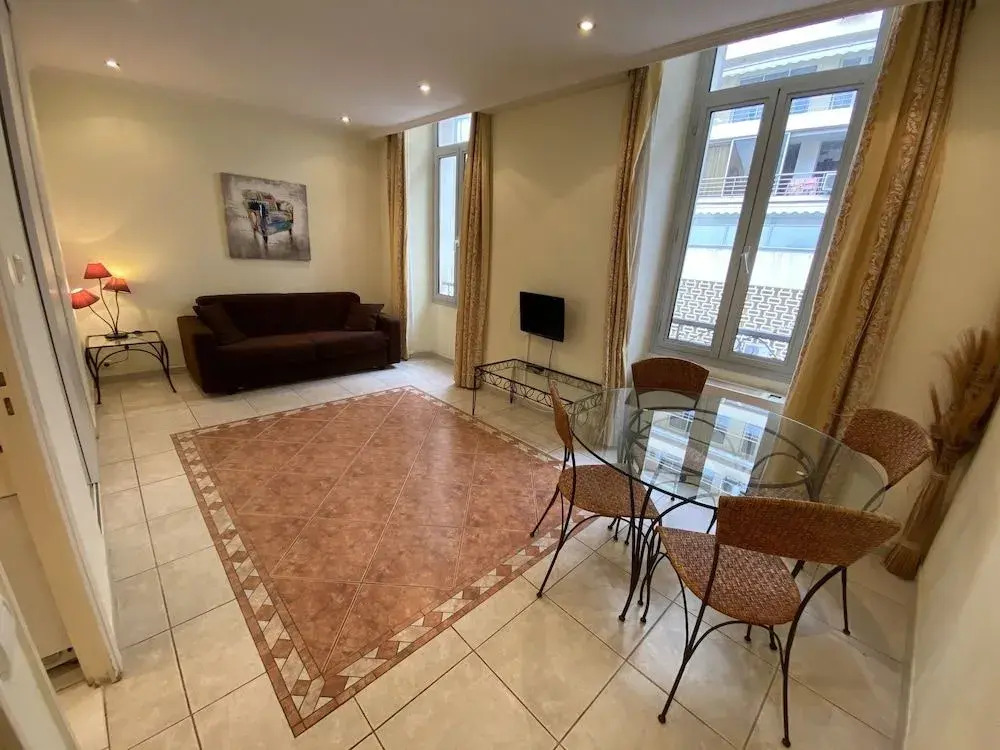 Cannes Holiday Suites