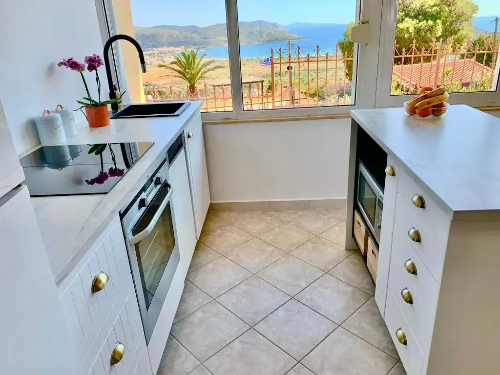 Sea view 4 bedrooms, 3 bathrooms Cottage