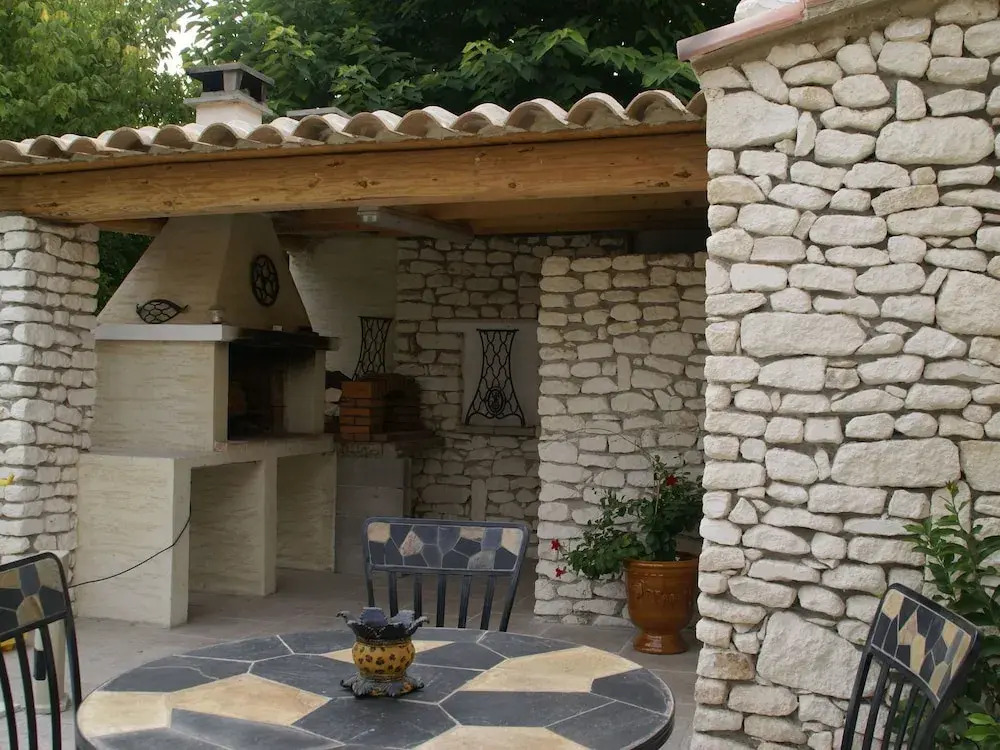 Holiday Home in Le Thor With Private Pool