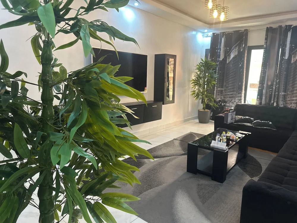 2-bed 1-bath - Sleeps 4 With Parking