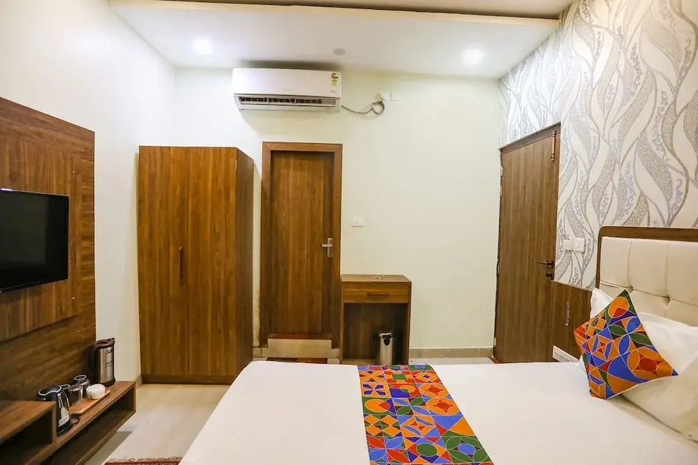 Fabhotel Prime Siddhant Palace