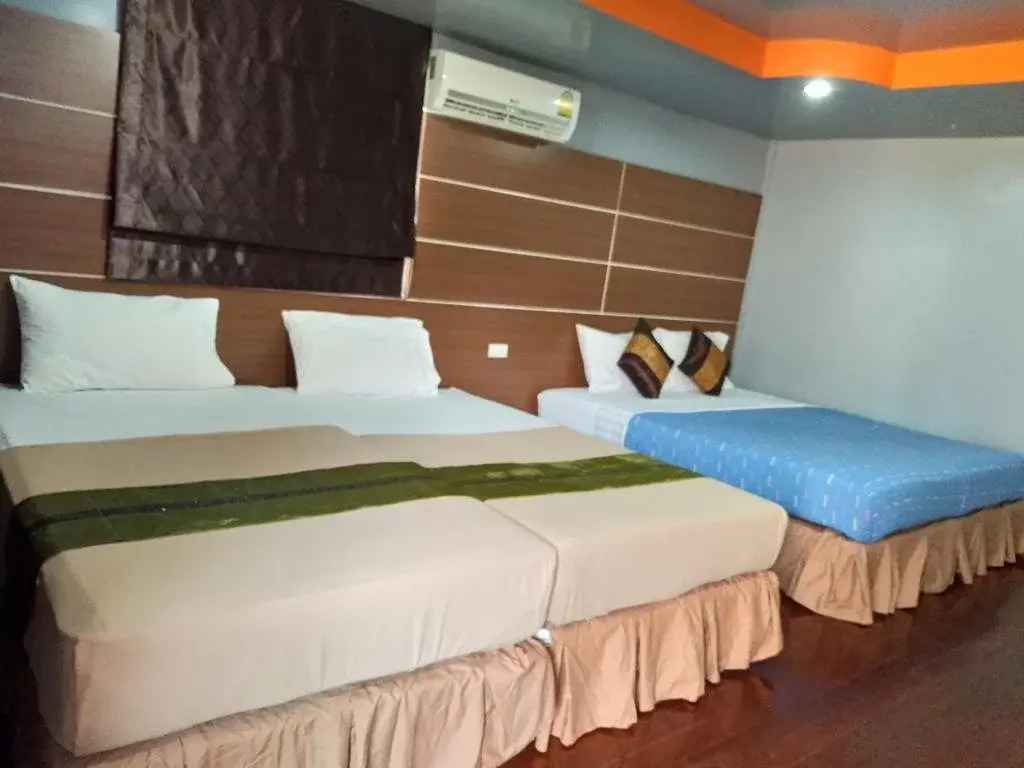 PhiPhi Coralbay