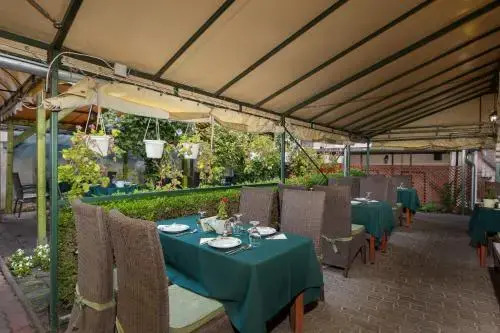 Illés Hotel