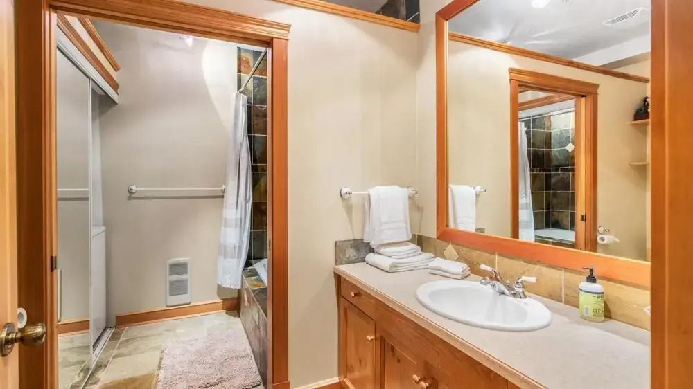 Cozy Nook - Cozy and Rustic with Private Hot Tub and a Nice View