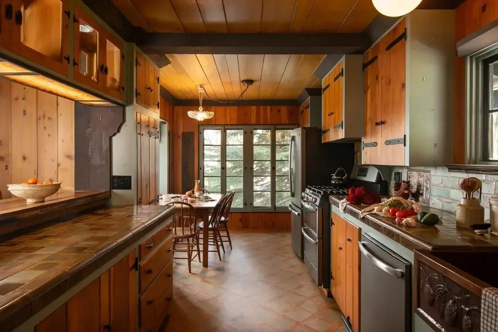 Holiday Lake Cabin by AvantStay