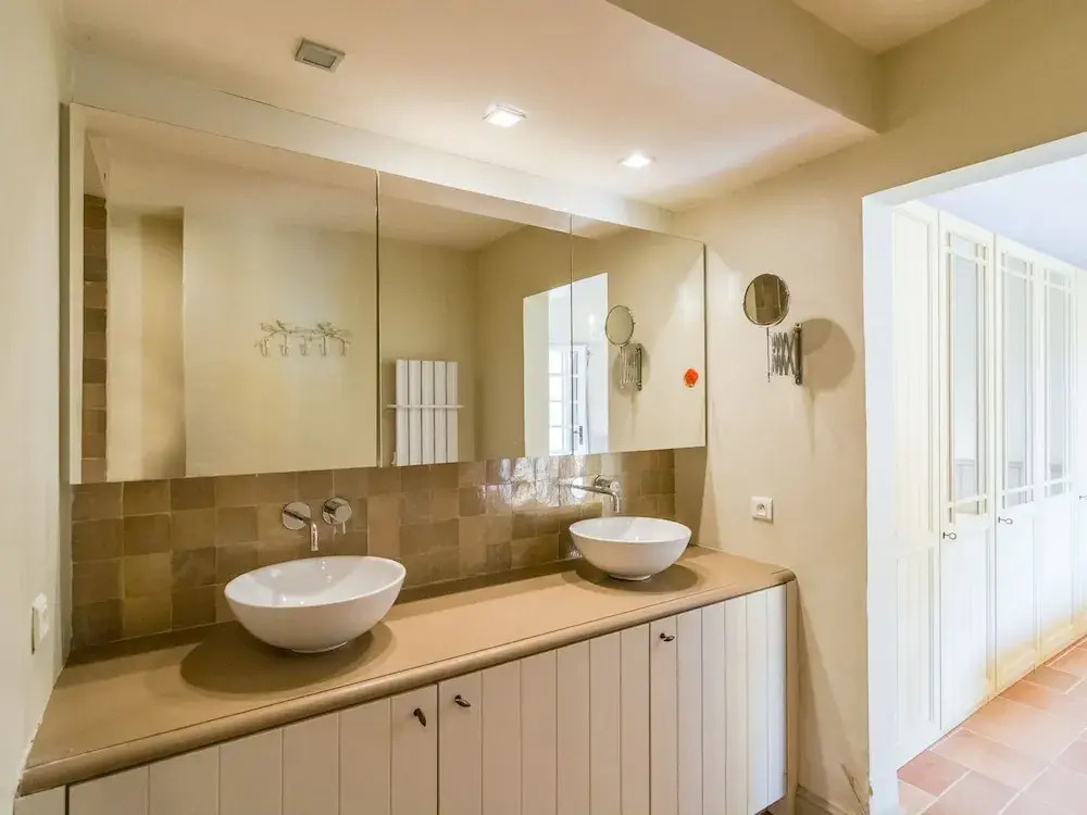 Beautiful, Spacious Villa With Private Swimming Pool Near Recreation Lake Lac de Castillion