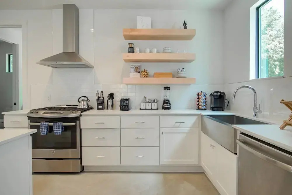 Divine 3br/2.5ba Downtown/east-side Home by Domio
