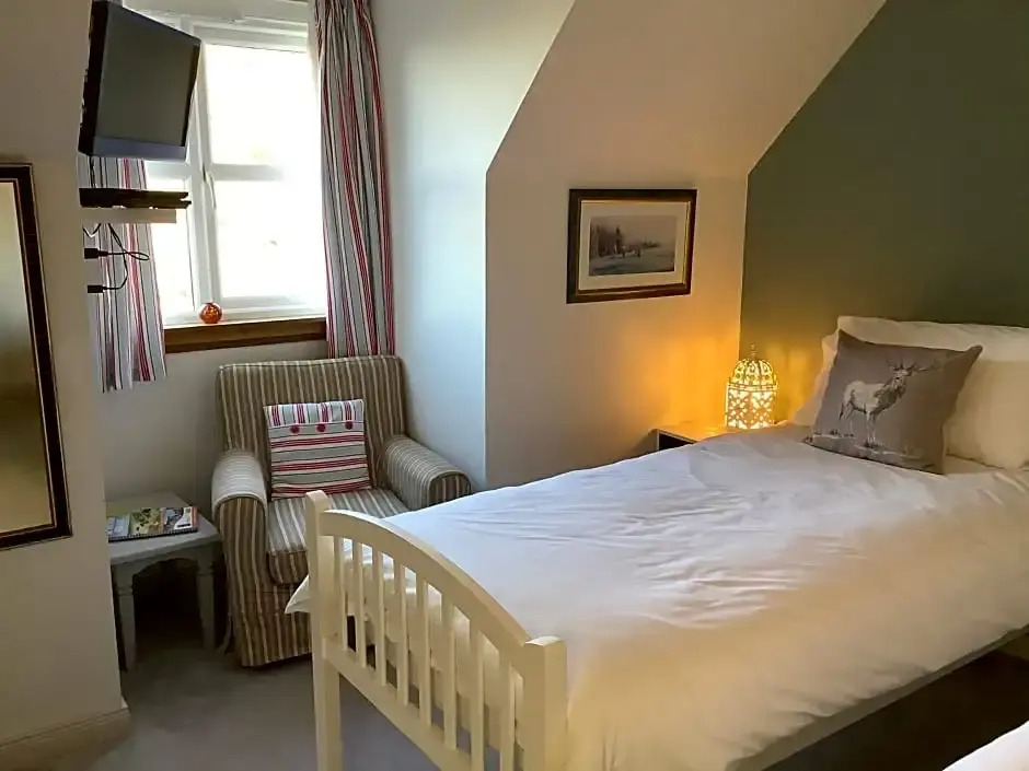 Oakwood Bed  Breakfast